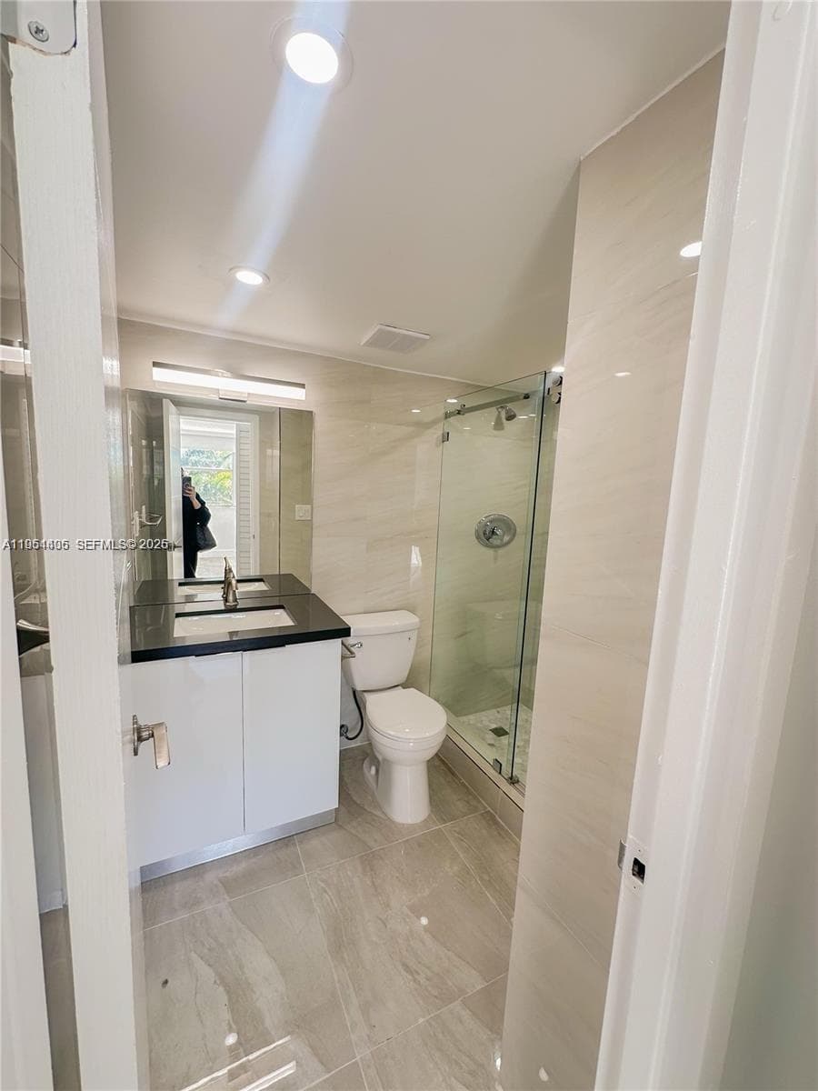 REEF CLUB CONDO ASS · #4J in North Miami Beach - Photo 16