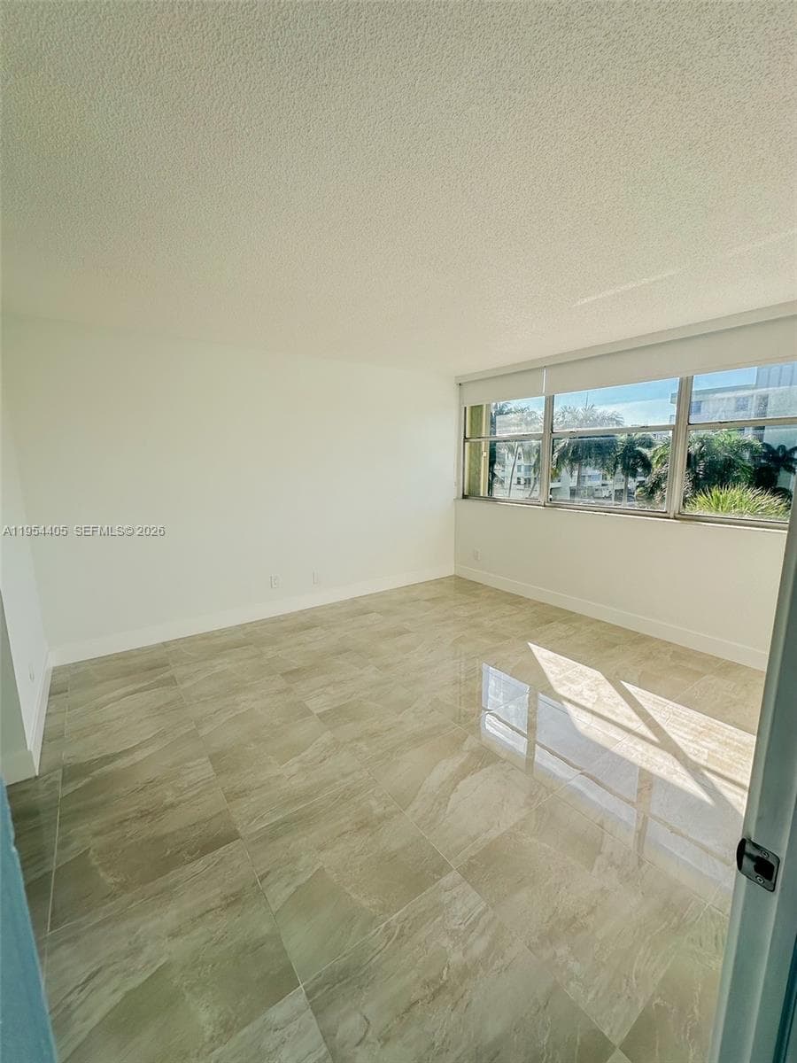 REEF CLUB CONDO ASS · #4J in North Miami Beach - Photo 10