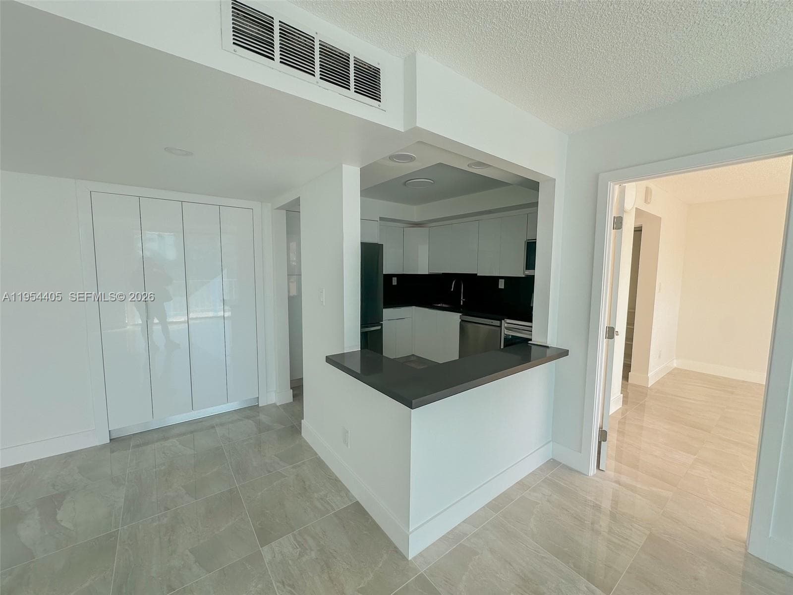 REEF CLUB CONDO ASS · #4J in North Miami Beach - Photo 8