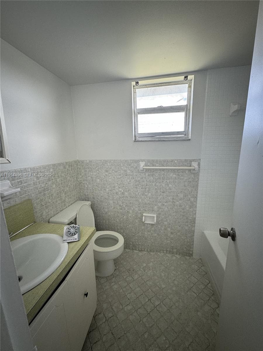 MOFFITTS SUB · #205 in Hallandale Beach - Photo 10
