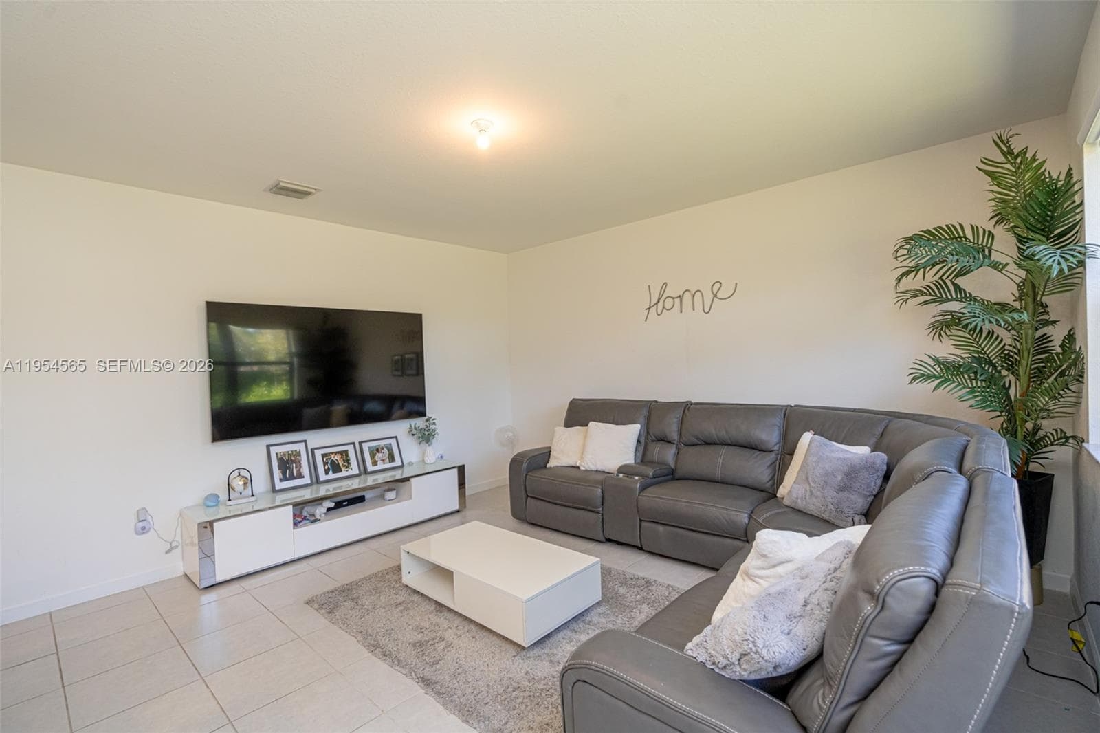139 NE 27th Ter photo 24