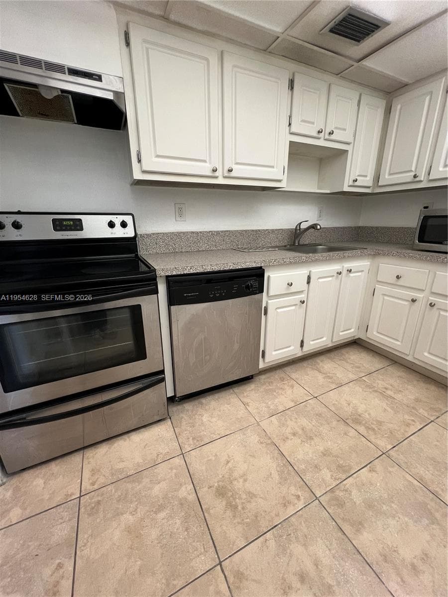 BAYVIEW PALMS CONDO · #428 in North Miami - Photo 2