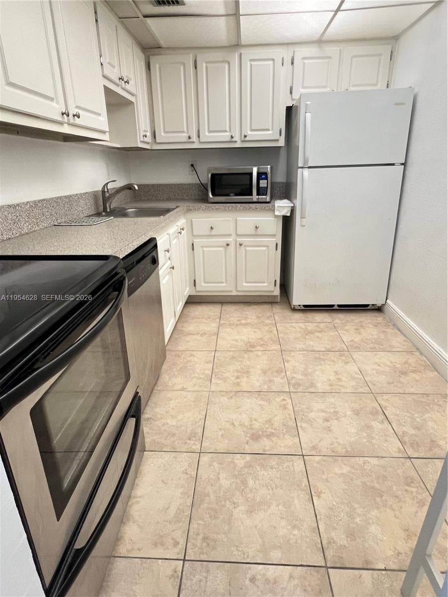 BAYVIEW PALMS CONDO · #428 in North Miami - Photo 4