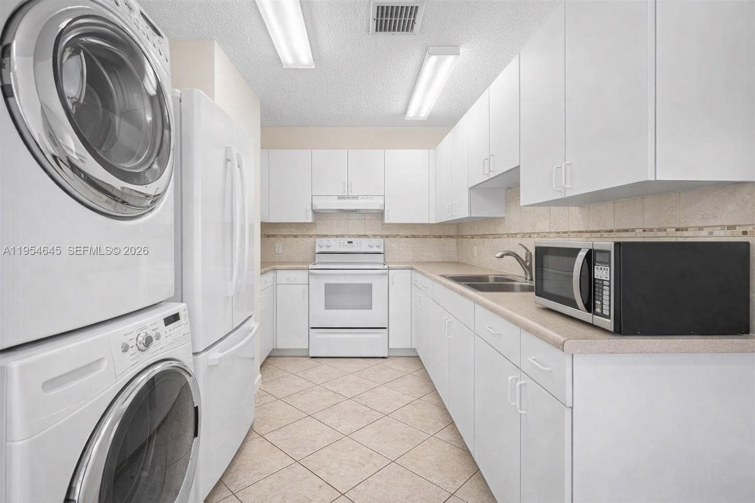 PINES DELRAY NORTH · #101 in Delray Beach - Photo 9