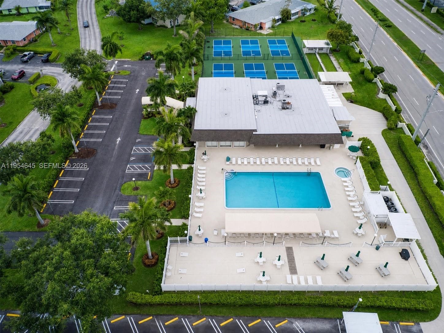 PINES DELRAY NORTH · #101 in Delray Beach - Photo 15