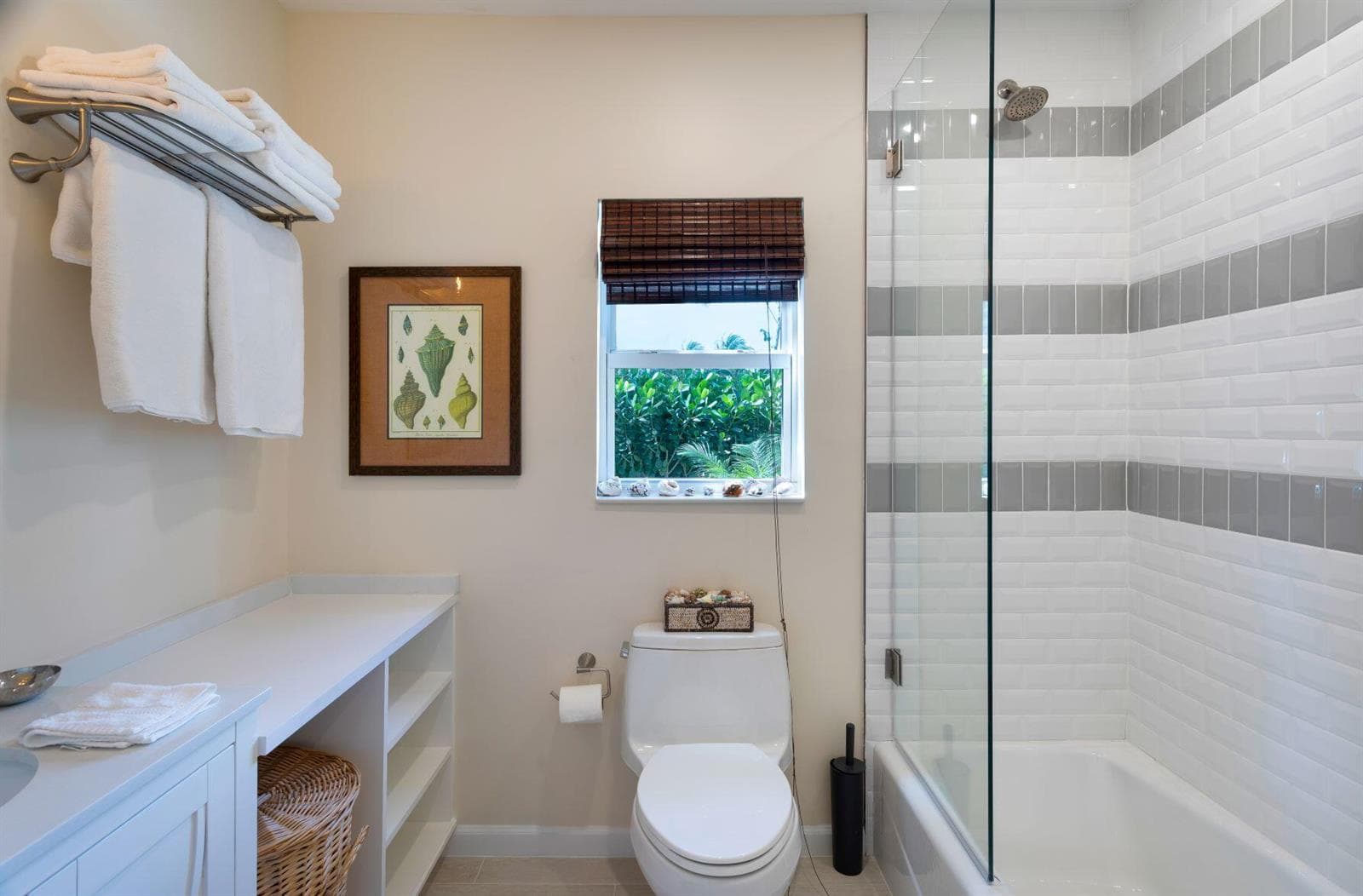 GUEST_BATH_STRAIGHT