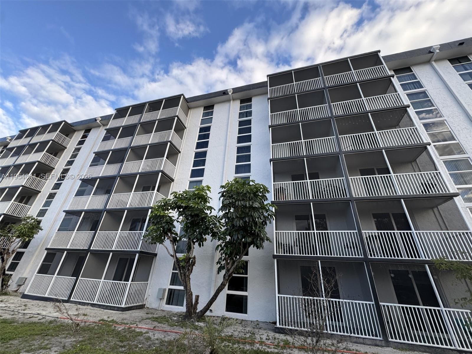 WOODSIDE APTS CONDO · #127 in North Miami Beach - Photo 2