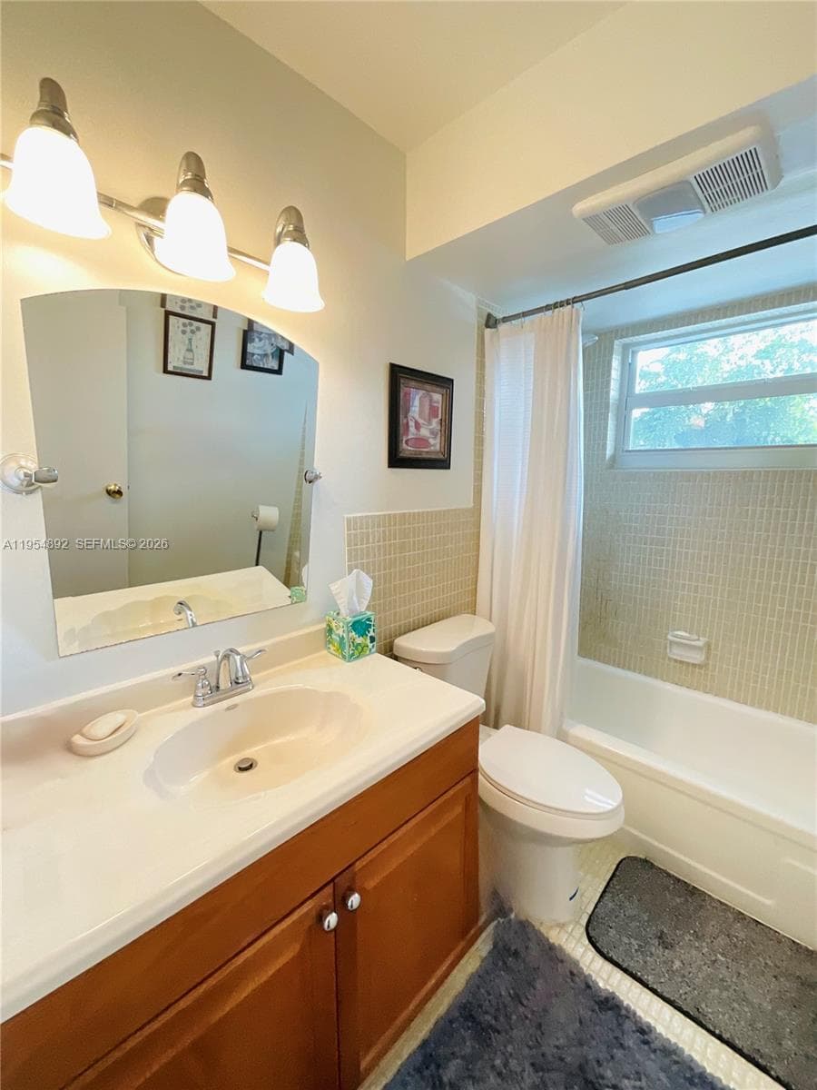 Fairways Royale Condo · #209 in Hallandale Beach - Photo 16