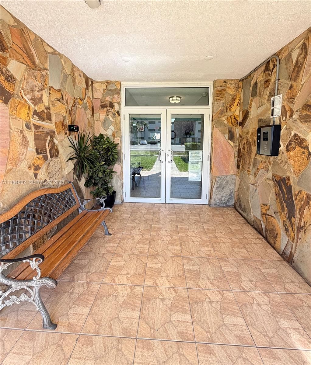Fairways Royale Condo · #209 in Hallandale Beach - Photo 4