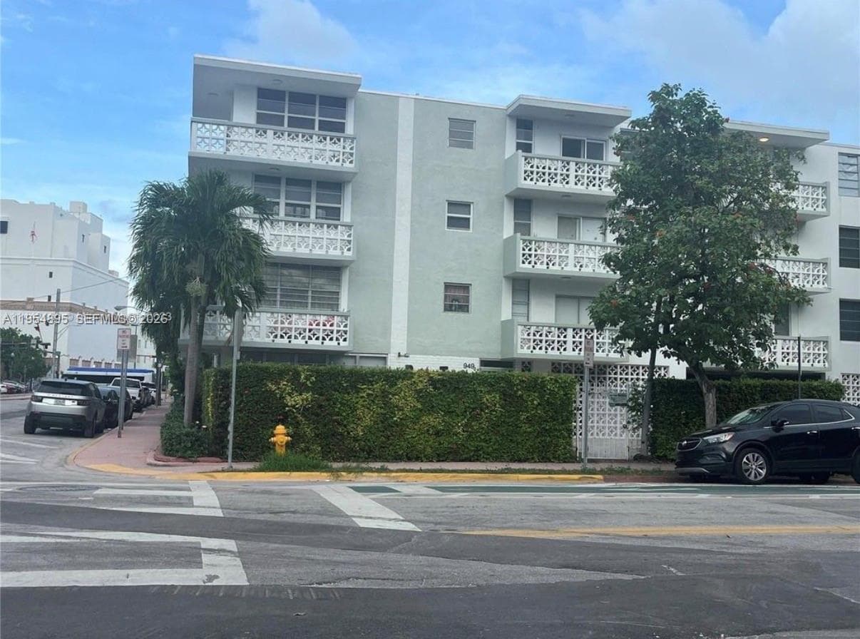PENN 10 MANOR CONDO · #302 in Miami Beach - Photo 27
