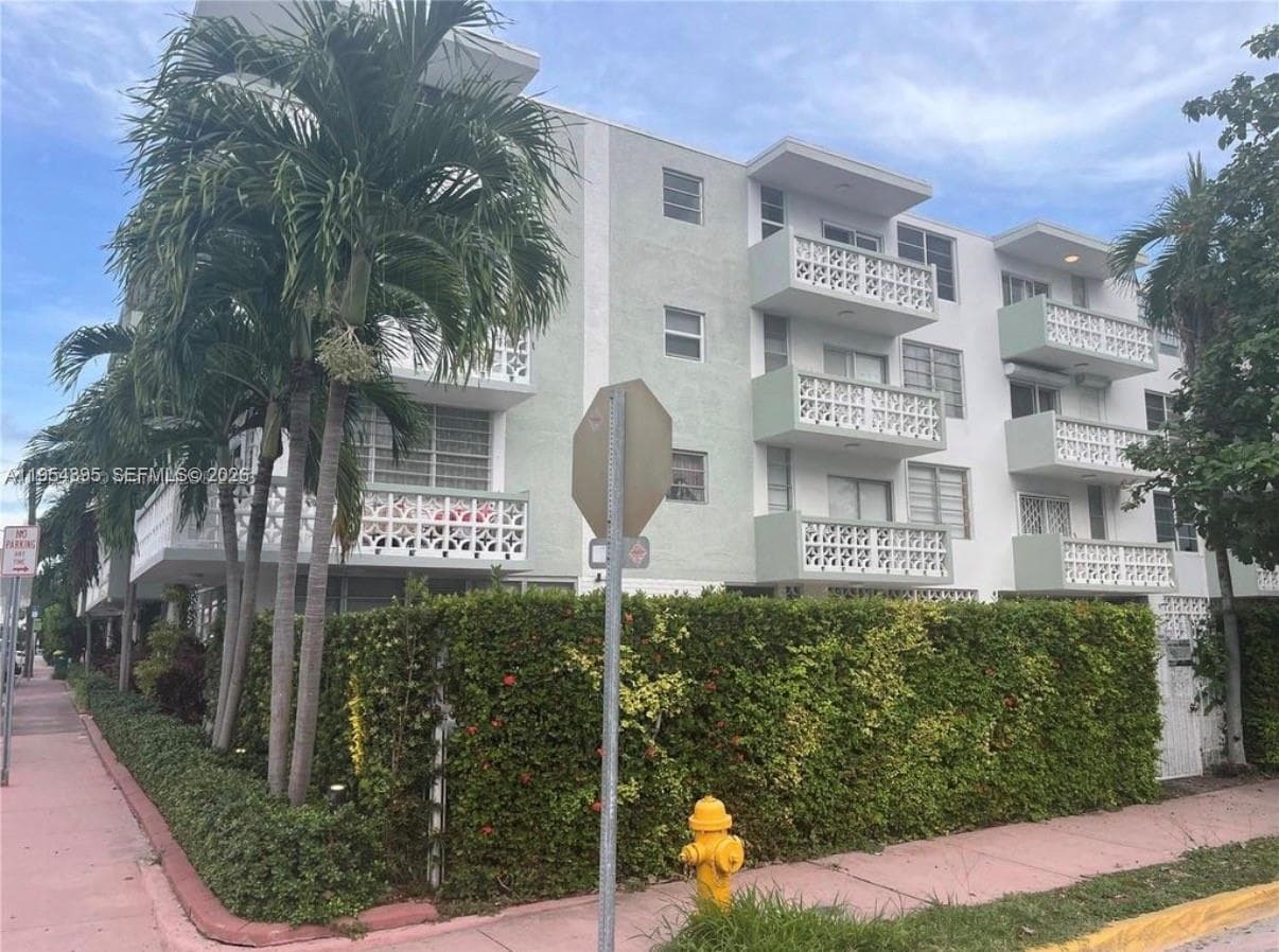 PENN 10 MANOR CONDO · #302 in Miami Beach - Photo 1