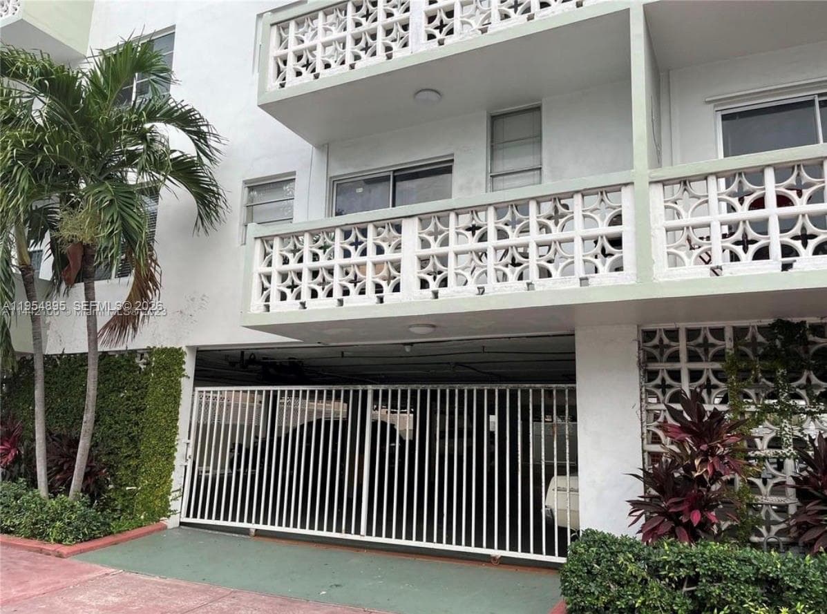 PENN 10 MANOR CONDO · #302 in Miami Beach - Photo 4