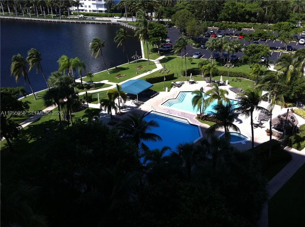 Clipper/Biscayne Cove Con · #614 in Aventura - Photo 2