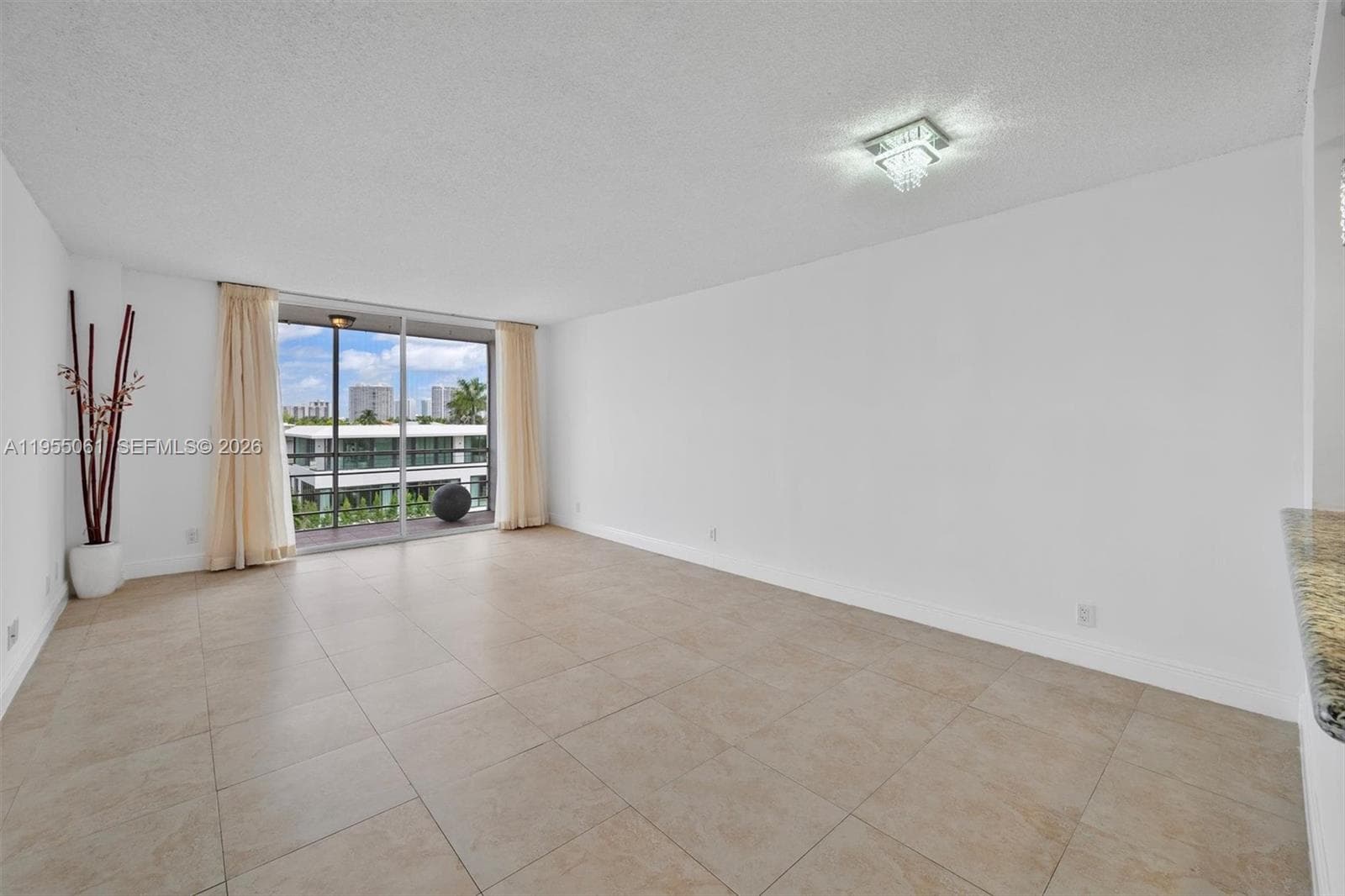 BAYSWATER COURT CONDO · #4I in North Miami Beach - Photo 3