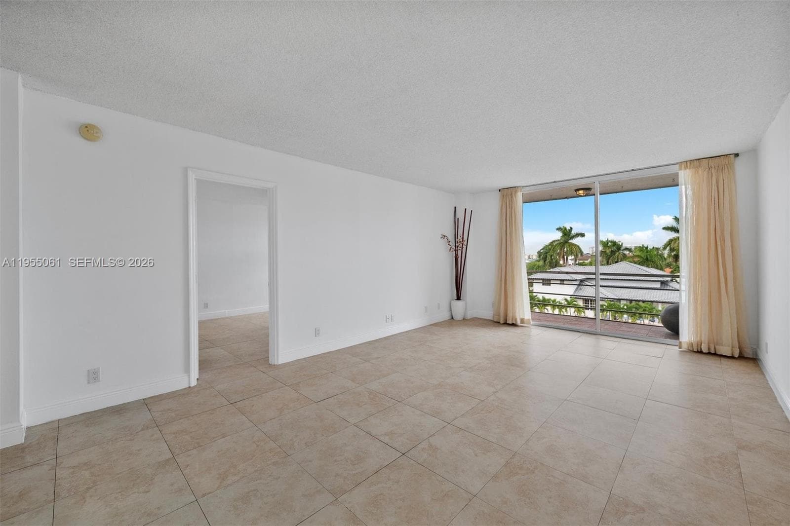 BAYSWATER COURT CONDO · #4I in North Miami Beach - Photo 4