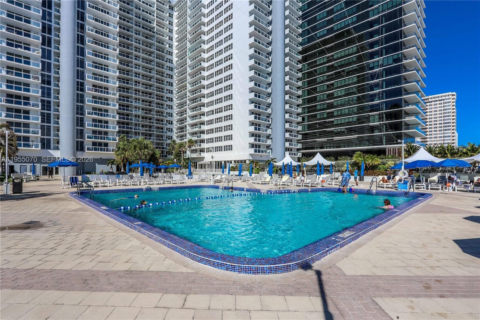 Parker Plaza · #727 in Hallandale Beach - Photo 36