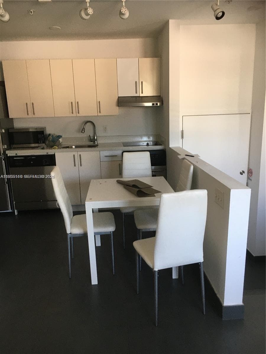 THE EVELYN CONDO · #104 in Miami Beach - Photo 3