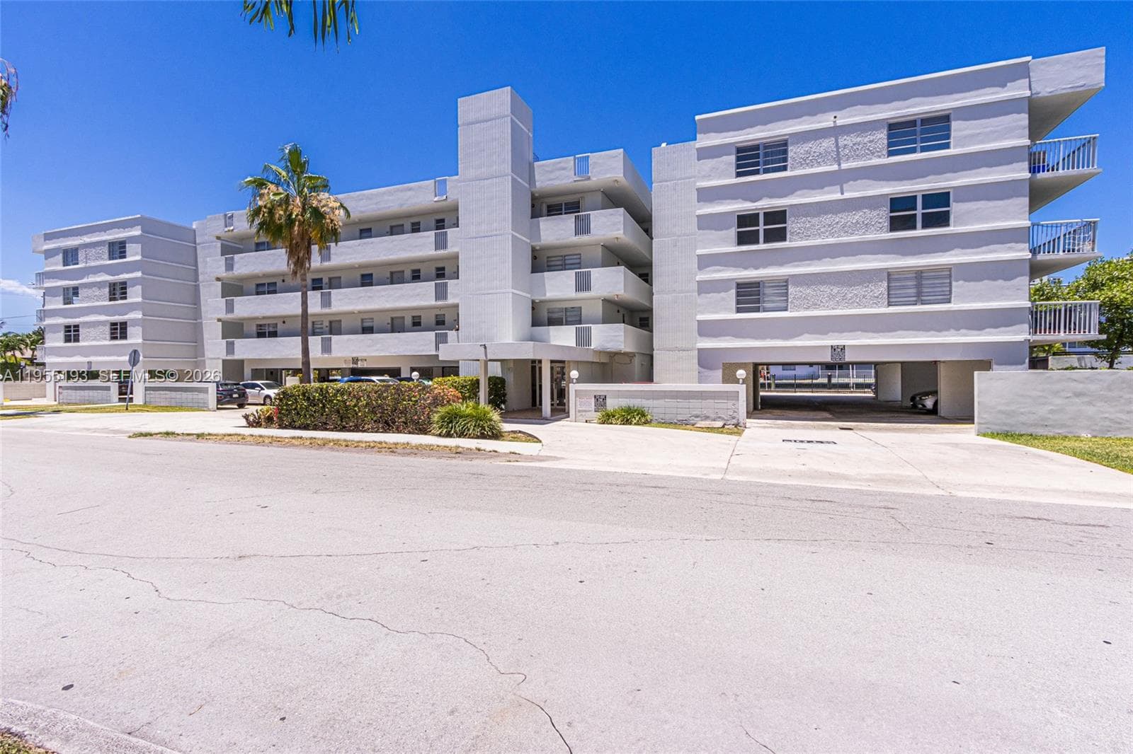 SUNSHORES CONDO · #309 in North Miami Beach - Photo 3