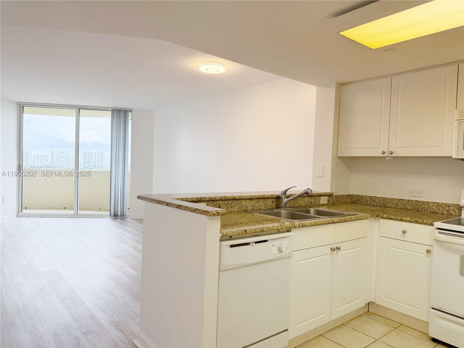 TURNBERRY ON THE GREEN CO · #1201 in Aventura - Photo 4