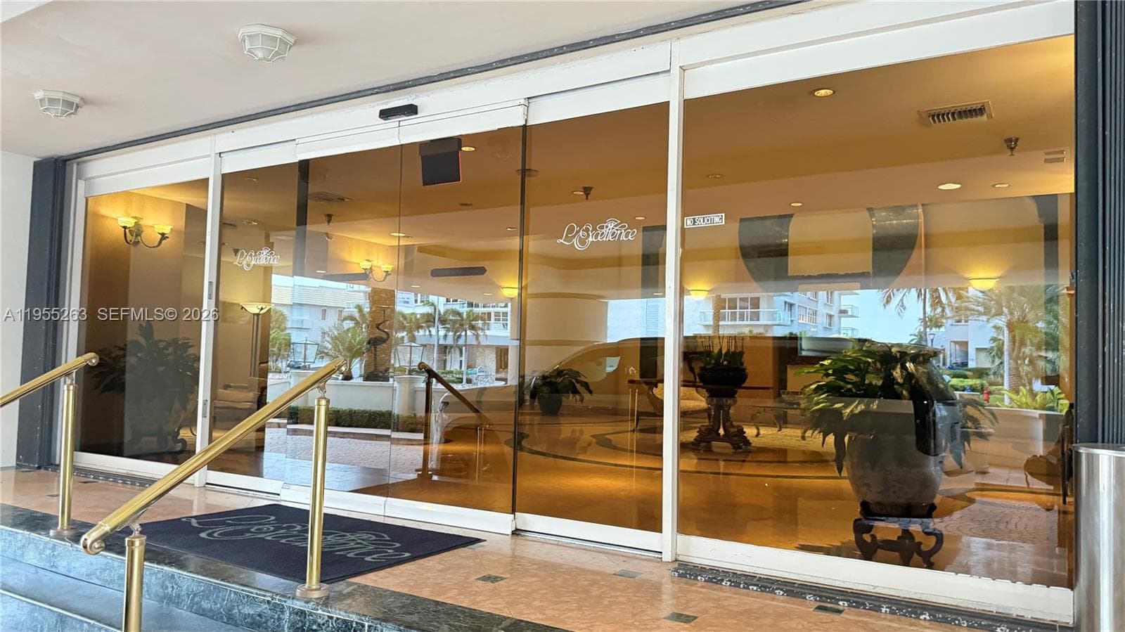 L'EXCELLENCE CONDO · #501 in Miami Beach - Photo 2