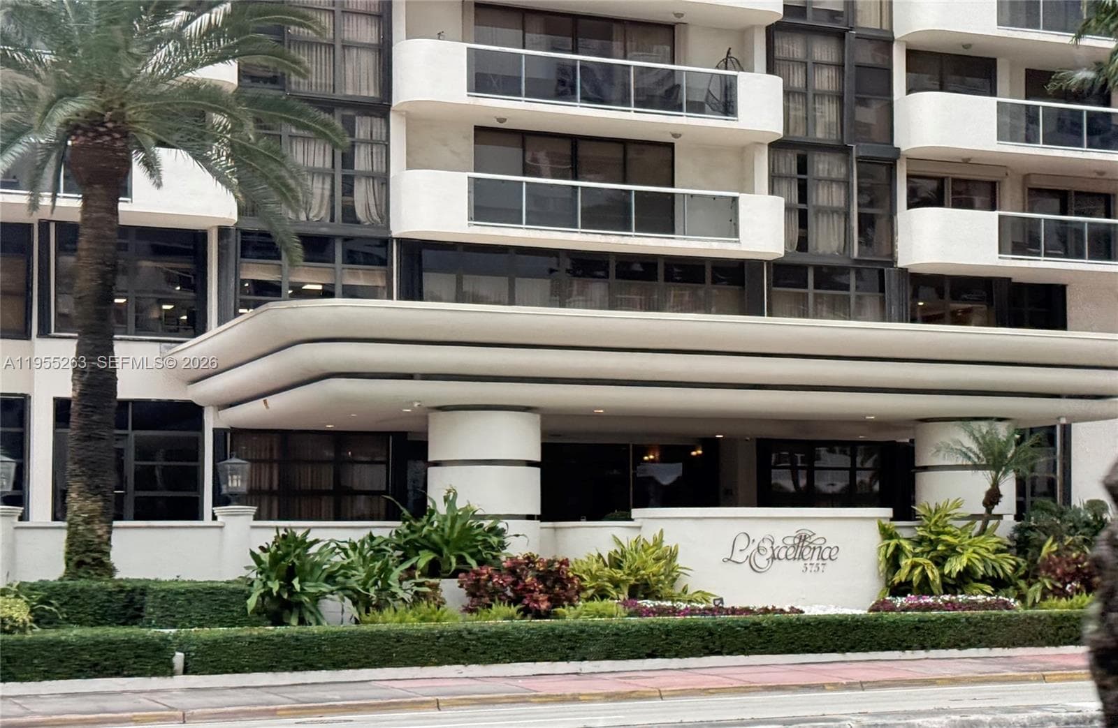 L'EXCELLENCE CONDO · #501 in Miami Beach - Photo 1