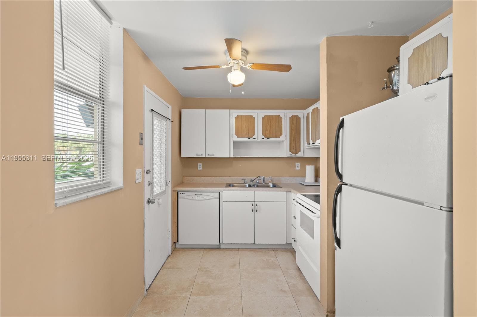POINT EAST ONE CONDO-BLDG · #E312 in Aventura - Photo 7
