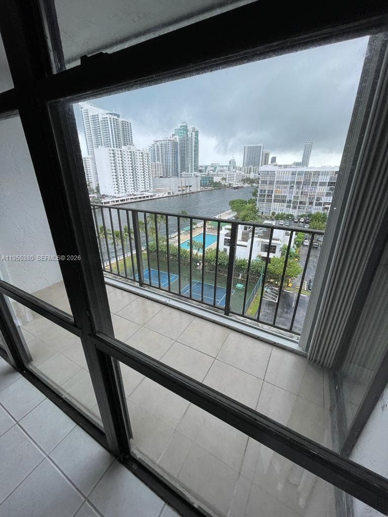OCEANVIEW PARK CONDO · #1016 in Hallandale Beach - Photo 8