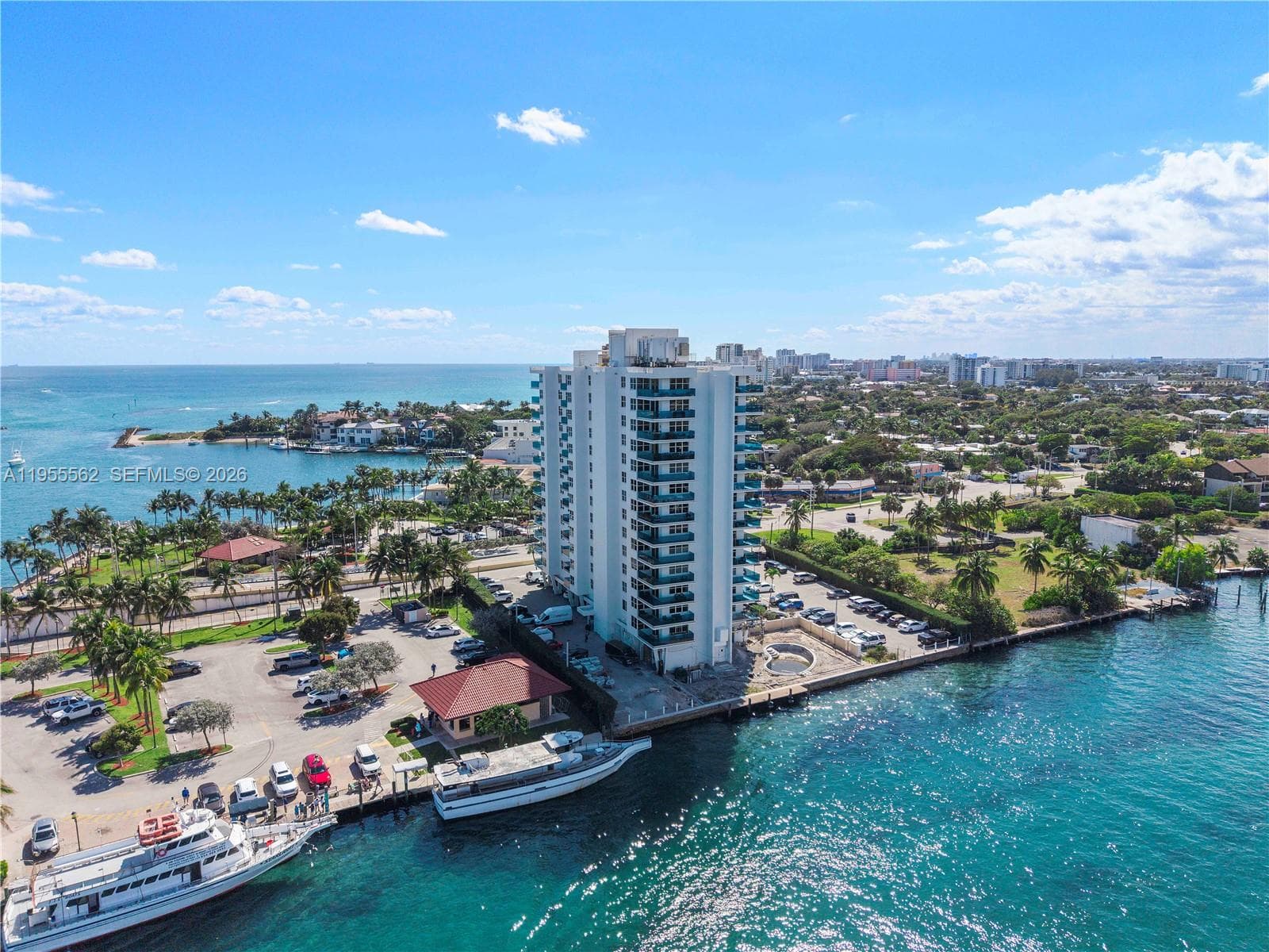 HILLSBORO LIGHT TOWERS · #806 in Pompano Beach - Photo 2