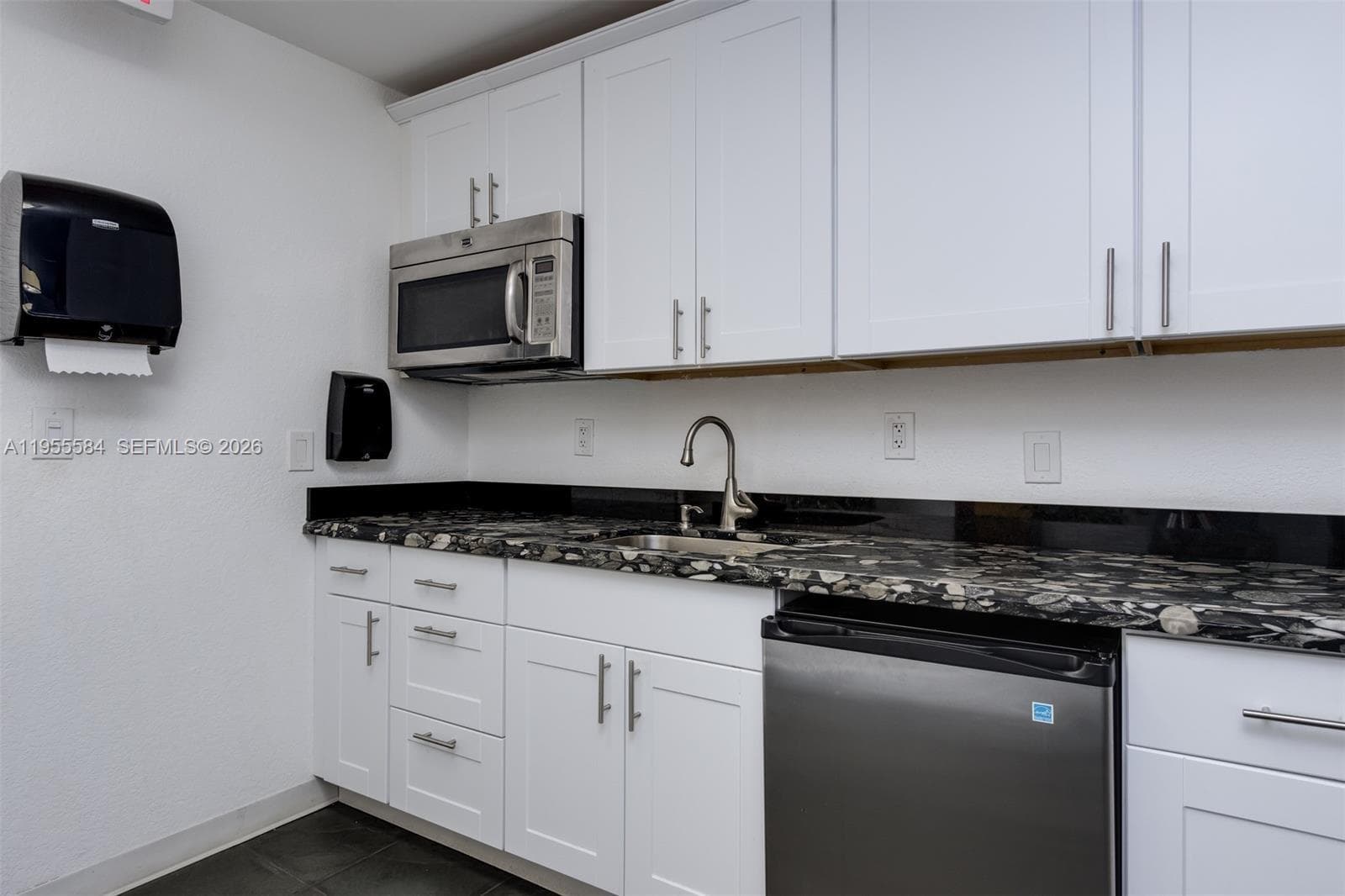 OCEAN VIEW TOWERS · #902 in Hallandale Beach - Photo 22