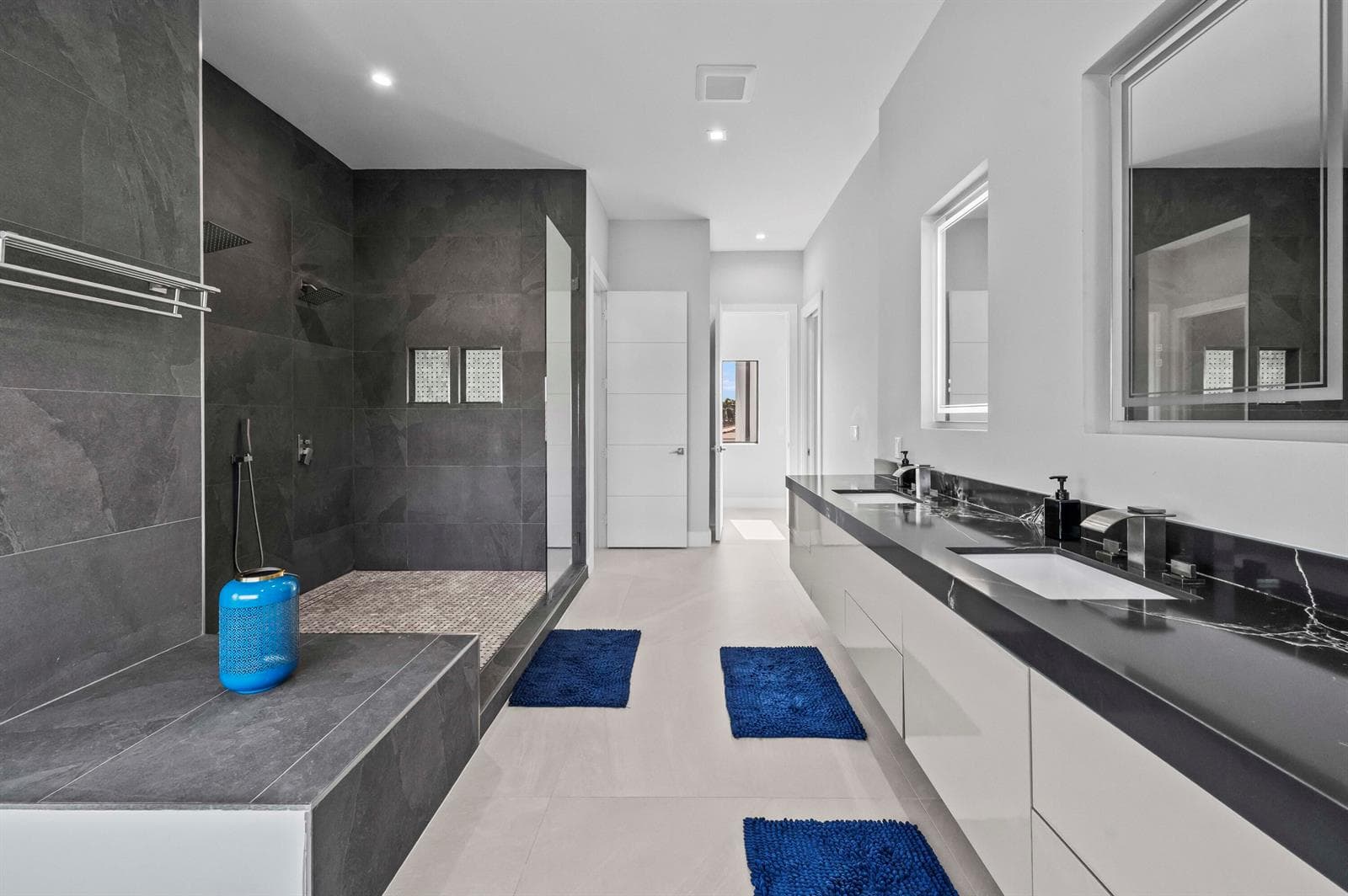 44 Bathroom 03
