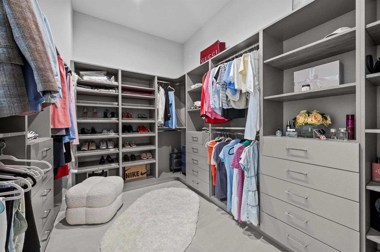 41 Closet 01