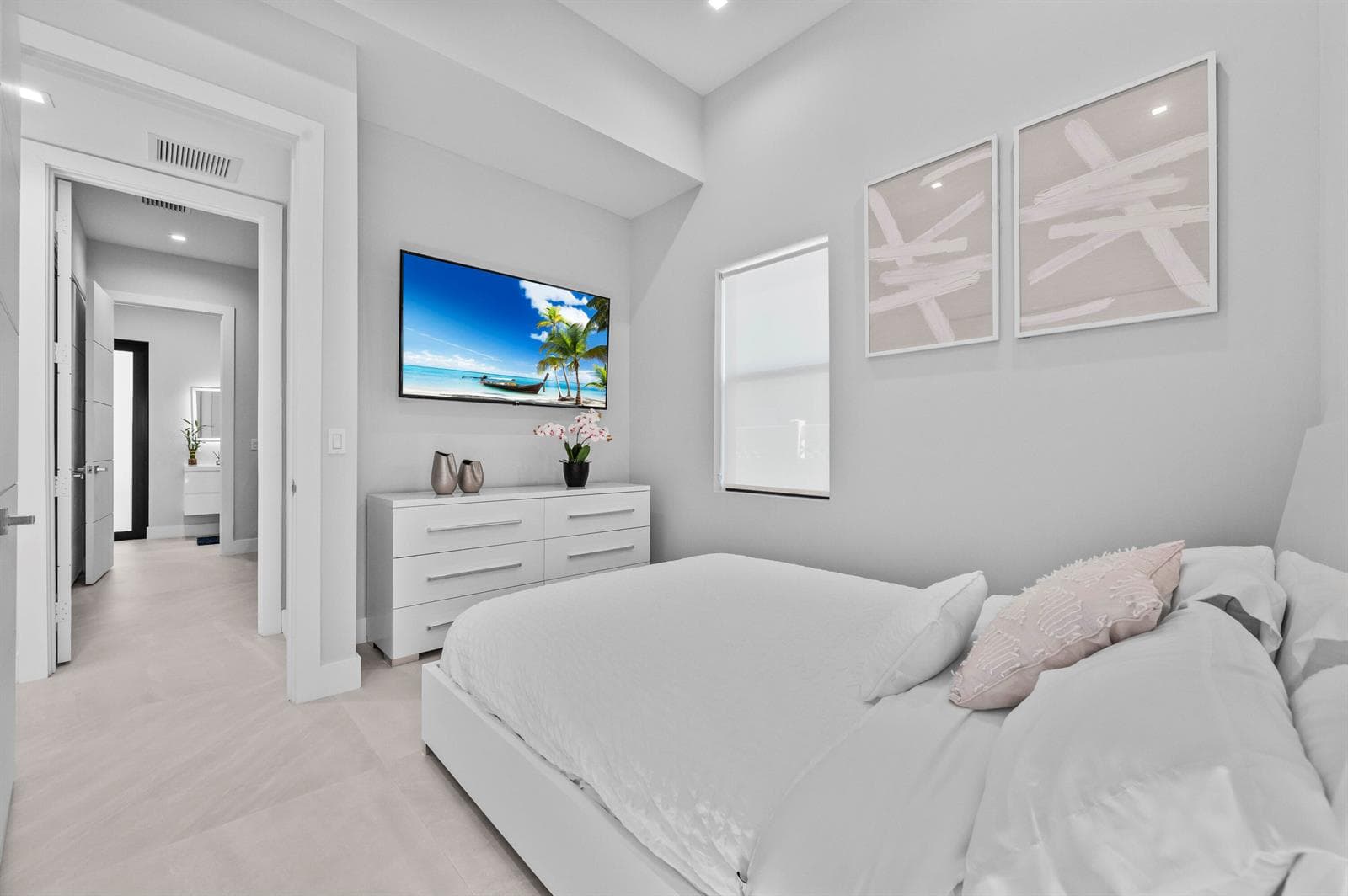 18 Bedroom 02