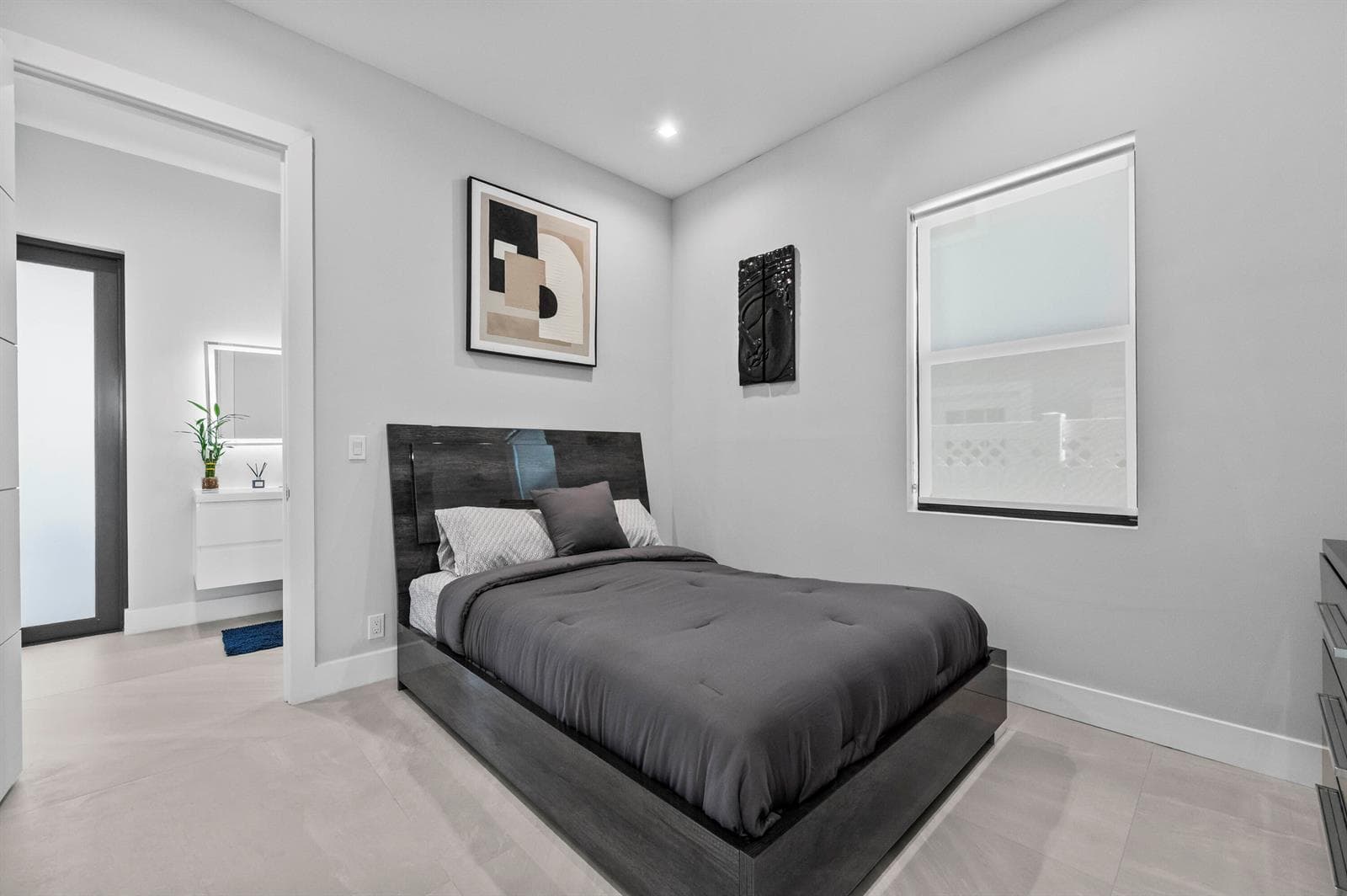 21 Bedroom 01