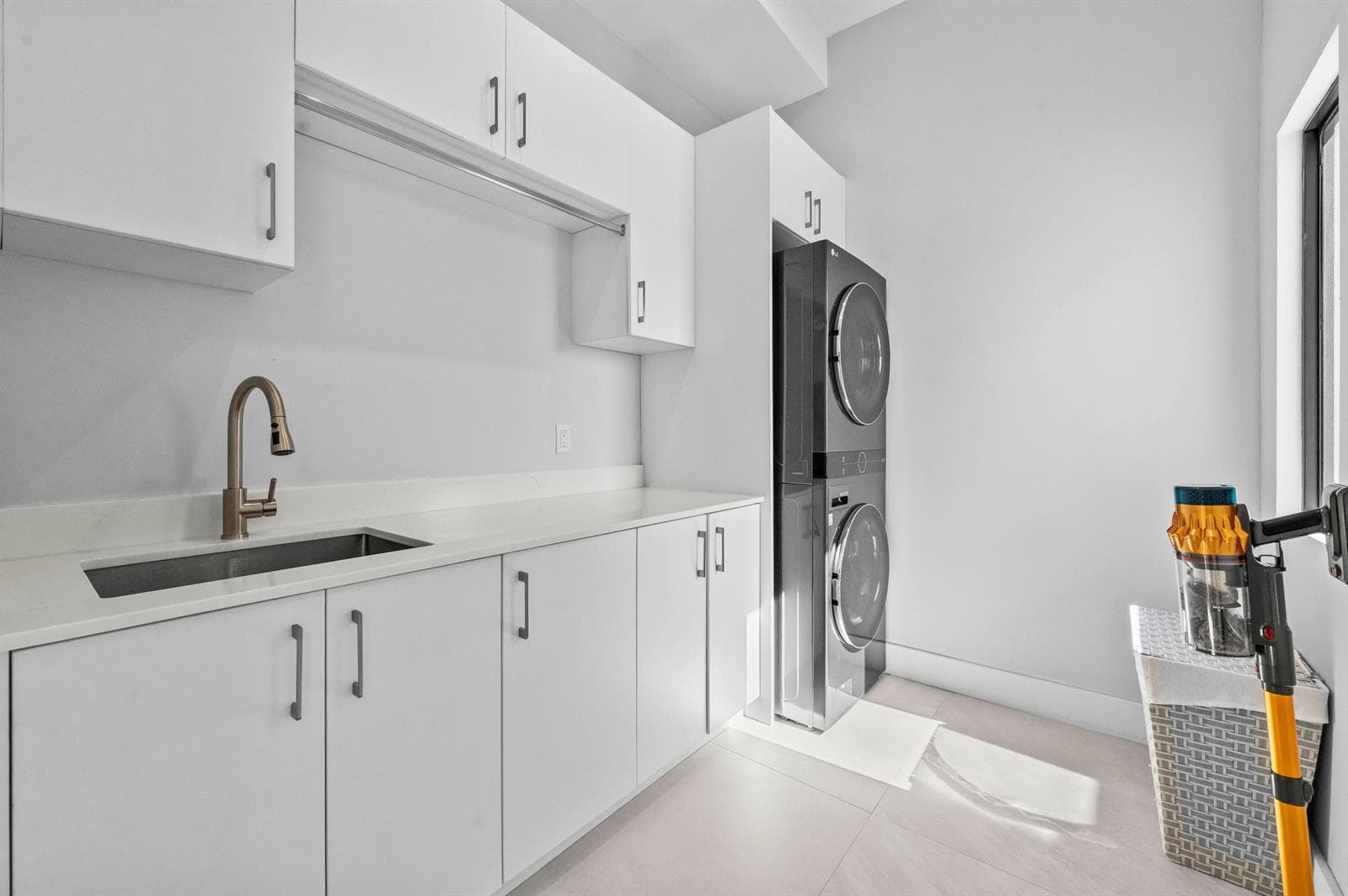 46 Laundry Room 01