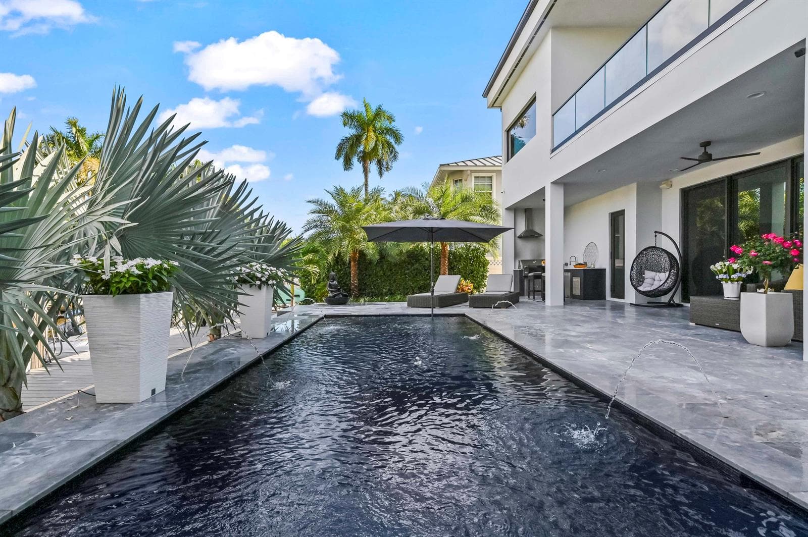 52 Swimming Pool 04