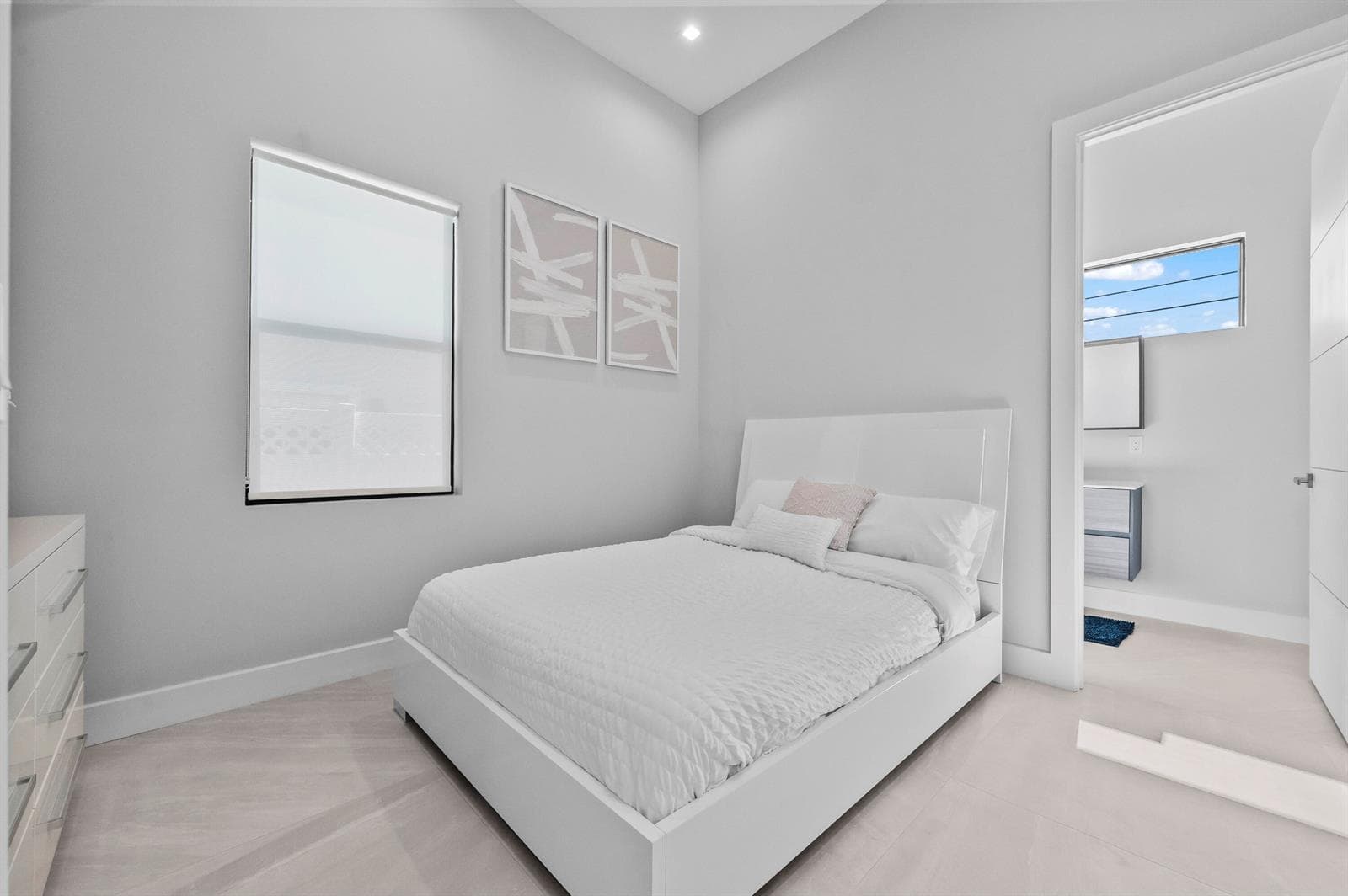 17 Bedroom 01