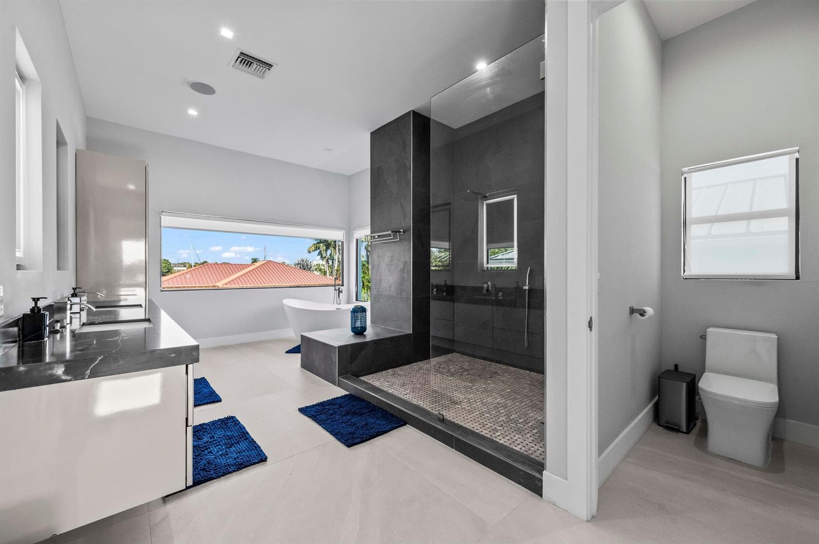 42 Bathroom 01