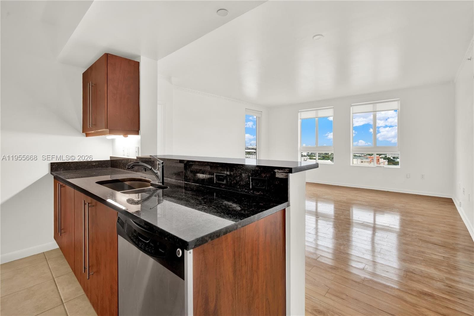 TOSCANO CONDOMINIUM · #1402S in Miami - Photo 14