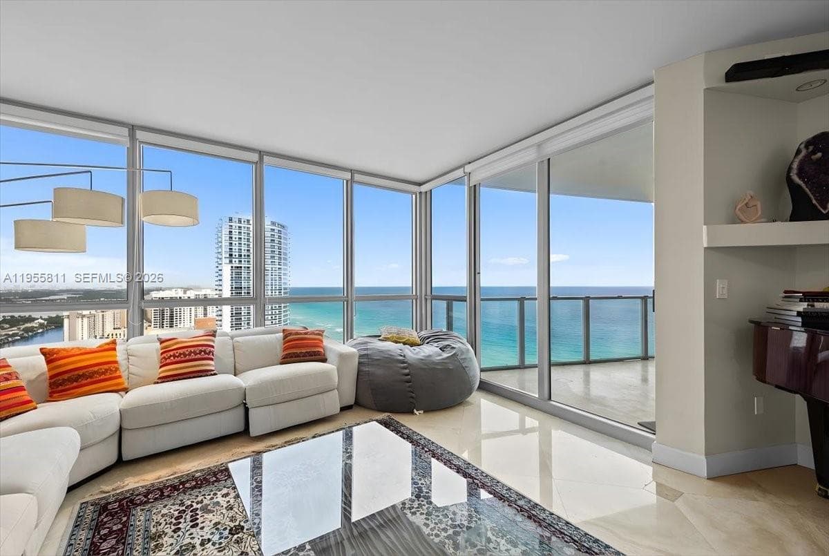 OCEAN PALMS CONDO · #3003 in Hollywood - Photo 2