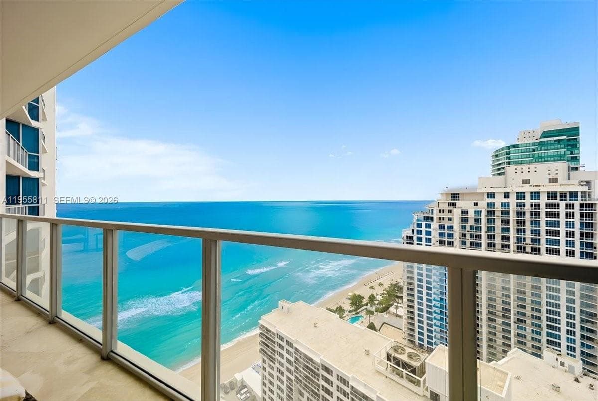 OCEAN PALMS CONDO · #3003 in Hollywood - Photo 3