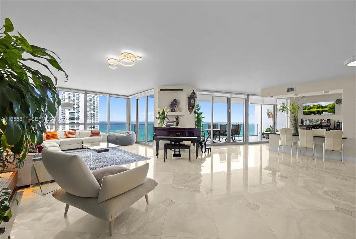 OCEAN PALMS CONDO · #3003 in Hollywood - Photo 1