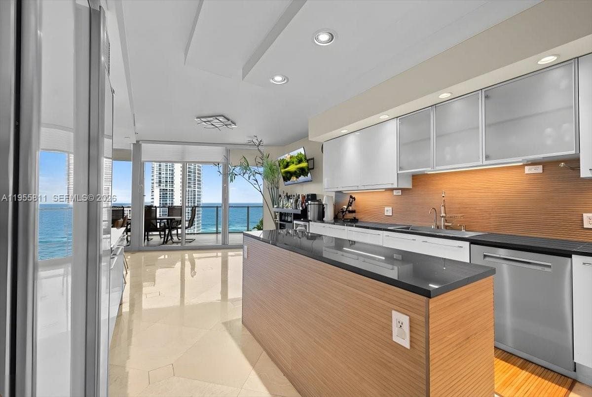 OCEAN PALMS CONDO · #3003 in Hollywood - Photo 37