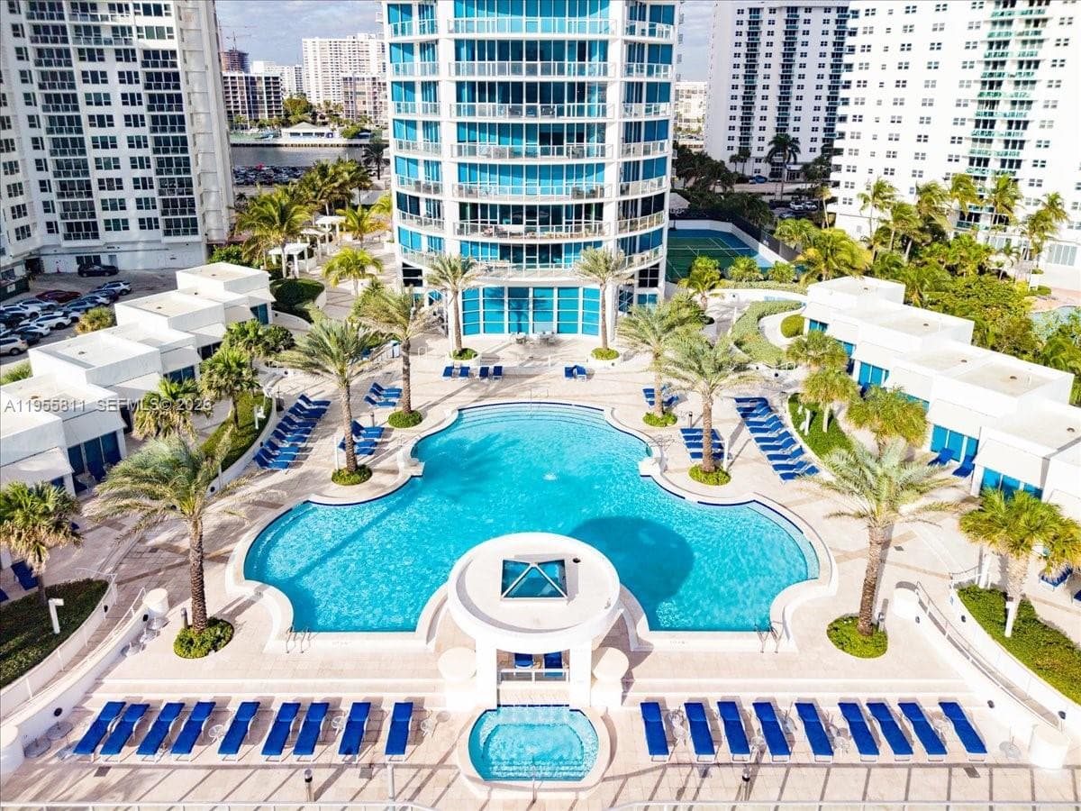 OCEAN PALMS CONDO · #3003 in Hollywood - Photo 4