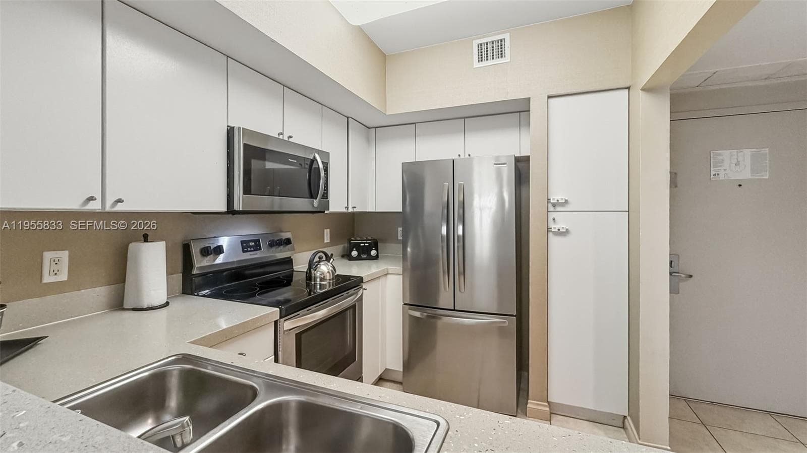 Ocean Point Beach Club · #2401 in Sunny Isles Beach - Photo 12