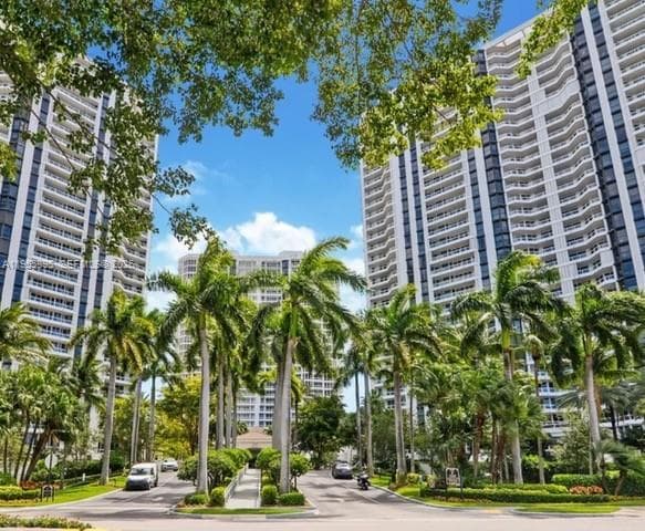 NORTH TOWER AT THE POINT · #507 in Aventura - Photo 6