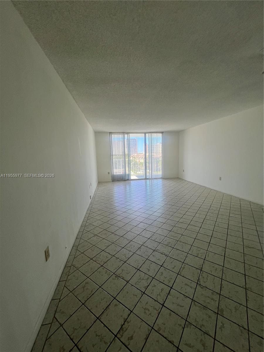 Admirals Port Condo · #405W in Aventura - Photo 4