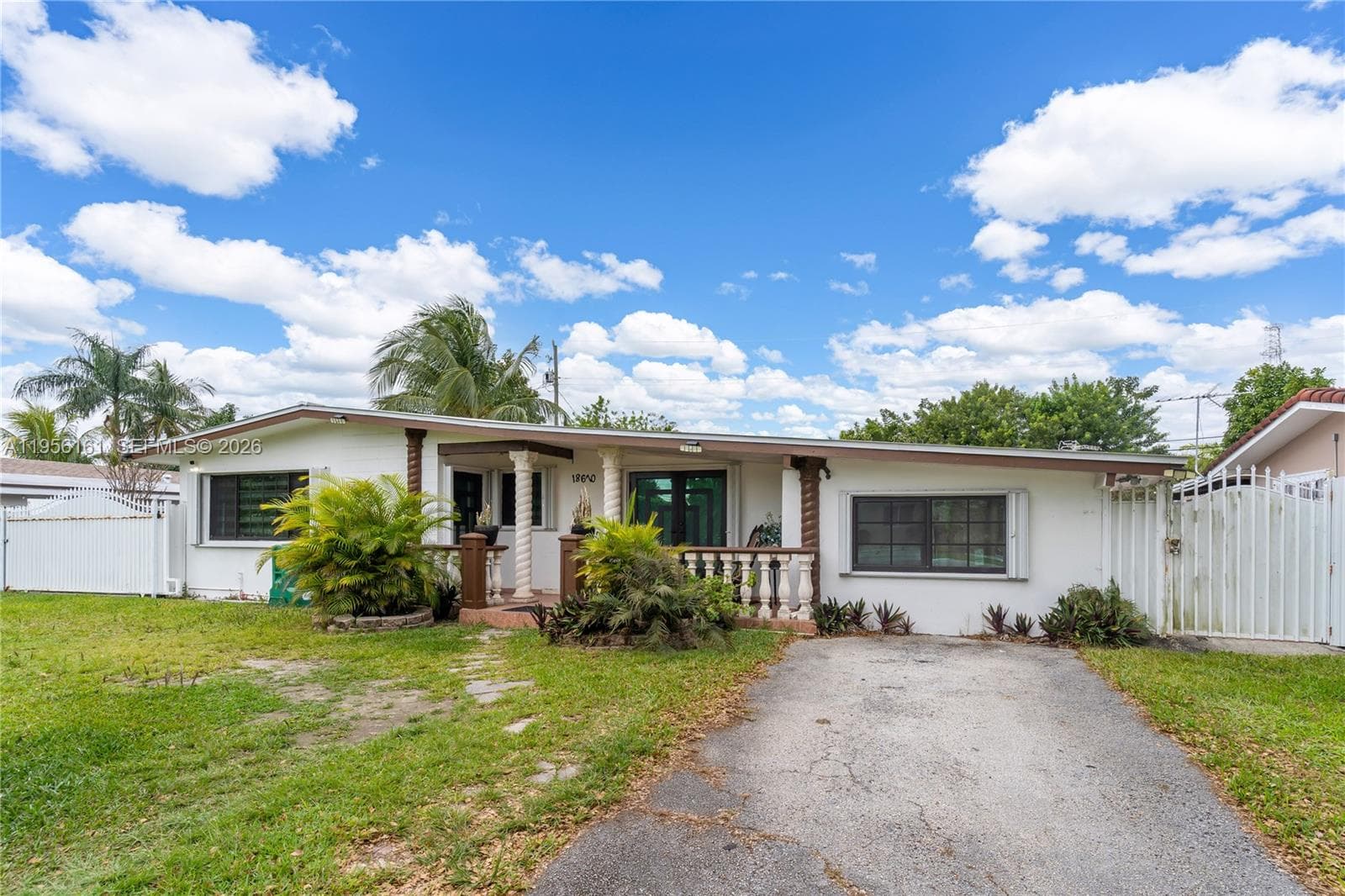 18670 Belview Dr photo 2