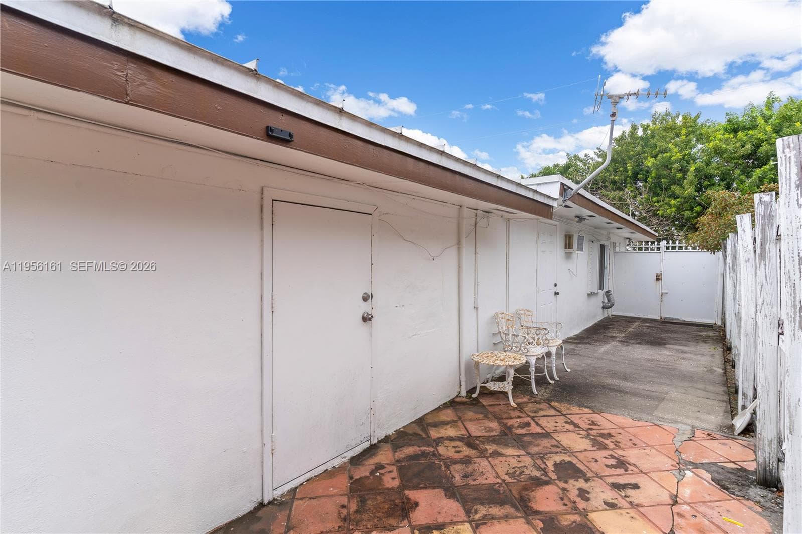 18670 Belview Dr photo 34