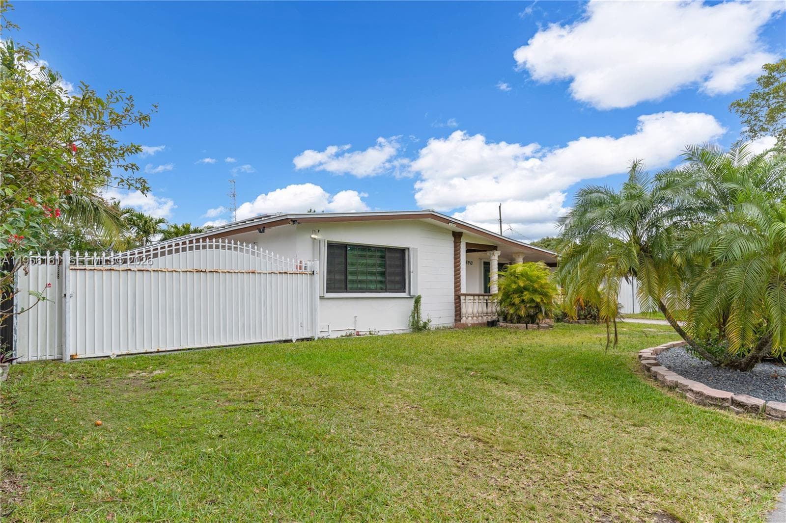 18670 Belview Dr photo 4