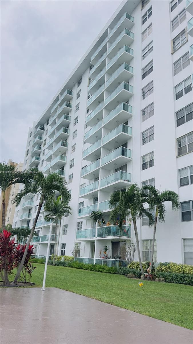 STRATFORD HOUSE CONDO · #207 in North Miami Beach - Photo 18